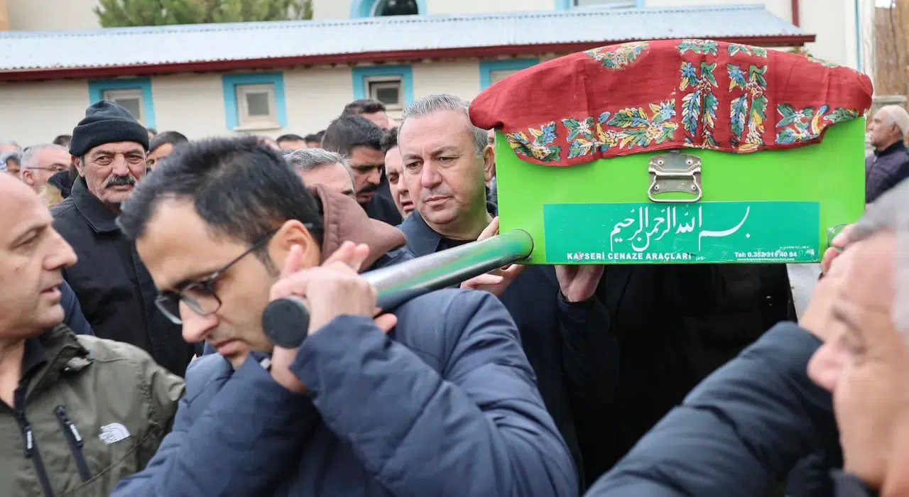 Sivas Belediye Başkanı Adem Uzun’un Babaannesi Son Yolculuğuna Uğurlandı