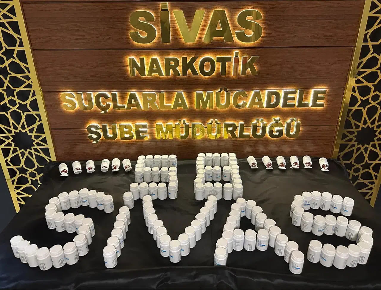 Sivas'ta Narkotik Operasyonu: 8 Bin Sentetik Ecza Ele Geçirildi