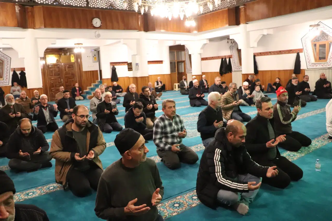 Mevlana Camii’nde dualarla gece programı düzenlendi