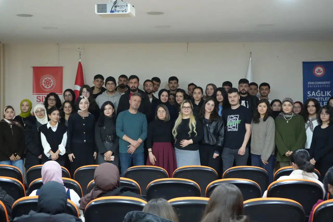 Diş protez öğrencilerine mesleki deneyim ve kariyer rehberliği