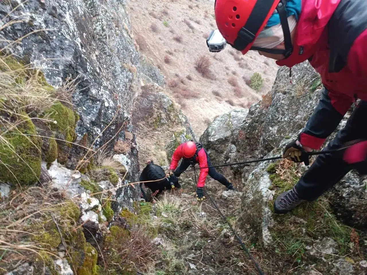 Sarp Kayalıklarda Mahsur Kalan 10 Keçi Kurtarıldı: İşte O Anlar