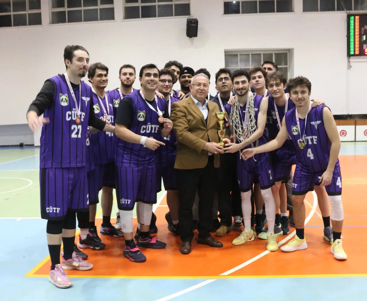 Basketbol Turnuvasında Madalya ve Kupalar Sahiplerini Buldu