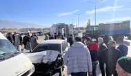 Erzincan'da Askeri Araç, Traktör, Otomobil Kazası: 2 Yaralı