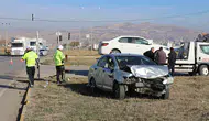 Gemerek Etlik Kavşağında Trafik Kazası: 3 Yaralı