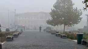 Sivas'ta Yoğun Sis Şehri Yuttu: Tarihi Meydan Kayboldu