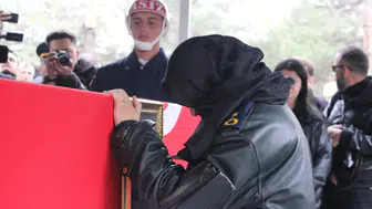 Pilot Binbaşı Nihat İlgen'in Eşi Asker Montuyla Veda Etti