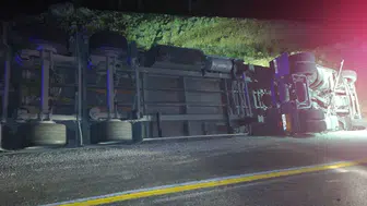 Mut-Karaman yolunda can pazarı! Tır şarampole yuvarlandı