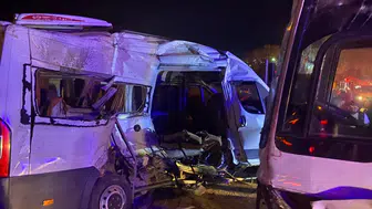 Kemalpaşa’da kavşakta feci çarpışma! Bölge bir anda karıştı