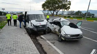 Balıkesir’de kavşakta feci kaza: 1 ölü, 4 yaralı