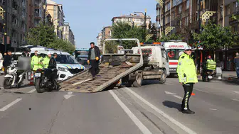 Güvenlik Kamerasında Kaza Anı: Sivas'ta 2 Motosiklet Çarpıştı