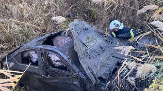 Niksar’da feci kaza! Tarlaya devrilen otomobil can aldı