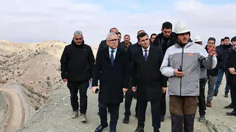 Vali Şimşek: Toprak Hareketi Devam Ediyor, Çalışmalar Riskli İlerliyor