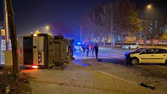 Kayseri'de korku kolu anlar! Çarpışmanın ardından servis yan yattı