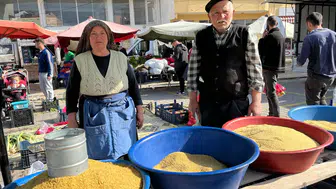 40 Yıllık Pazar Aşkı: 71'lik Çiftin Geçim Mücadelesi