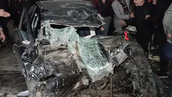 Otomobil Tırın Dorsesine Çarptı! Sürücüyü İtfaiye Çıkardı