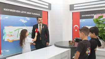Türkiye’nin İlk Öğrenci Haber Kanalı Tomurcuk TV’ye Müdür Erdoğan’dan Destek