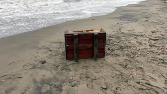 Atakum sahilinde esrarengiz sandık! Üzerinde Rusça yazılar