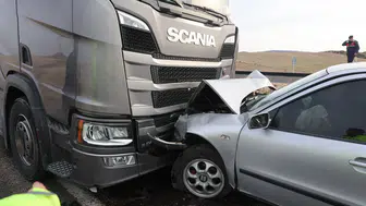 Nevşehir'de can pazarı! Otomobil tırla çarpıştı, 1 ölü 3 yaralı