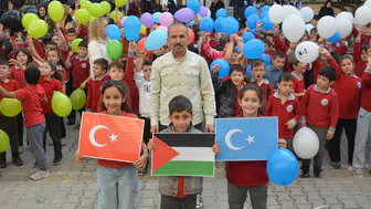 787 Balon Özgürlük İçin Gökyüzünde: Çocukların Sesi!