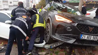 Siverek’te sokak ortasında feci kaza! Araçlar kafa kafaya çarpıştı