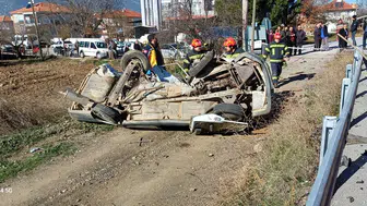 Denizli Acıpayam'da feci kaza! Araç takla attı, sürücü sıkıştı