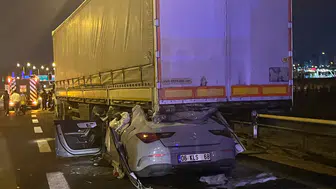 Eryaman’da korkunç kaza! Otomobil tıra çarpıp 300 metre sürüklendi