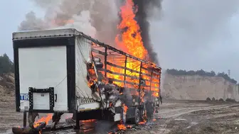 Bolu’da yangın paniği! Kağıt yüklü tır bir anda alev aldı