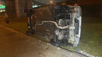 Bursa'da yağış yolları kayganlaştırdı: Araç defalarca takla attı!