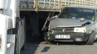 Tırın altına giren otomobilden mucize kurtuluş!