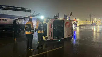 İzmit’te ambulans ve ticari araç çarpıştı: 3'ü sağlık çalışanı 6 yaralı