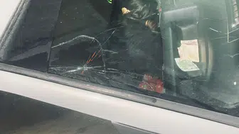 Eskişehir’de alt geçitte tehlike! Buz sarkıtı aracın camını kırdı