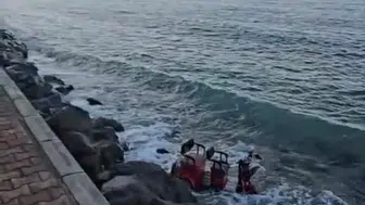 Direksiyon hakimiyetini kaybetti, denize uçtu! 2 yaralı