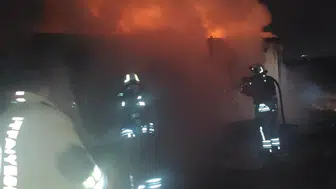 Hatay’da korkutan yangın! Konteyner alevlere teslim oldu