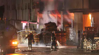 Adana’da korkutan yangın! Fabrikadan alevler yükseldi