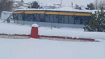 Sivas’ta Kar Felaketi: Düğün Salonunda Çatı Çökmesi Kamerada