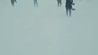 Köylüler 4,5 Kilometreyi Kar ve Tipide Yürüyerek Aştı