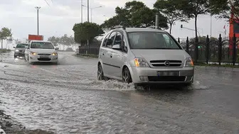 Sivas’ta Yoğun Kar Yağışı Sonrası Eriyen Karlar Su Birikintilerine Dönüştü