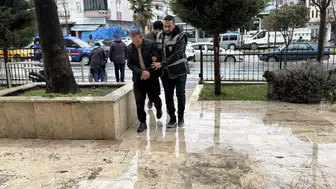 Kaçak göçmen taşıyan araçlar polis operasyonuyla yakalandı