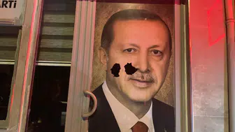 Siyasete taşlı saldırı! AK Parti marmara ilçe binası hedef alındı