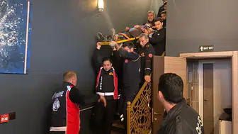 Havalandırma Boşluğuna Düşen Genç Kadın Hastaneye Kaldırıldı