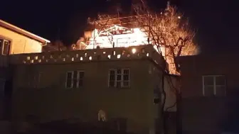 Kozan’da geceyi alevler aydınlattı! Ev küle döndü