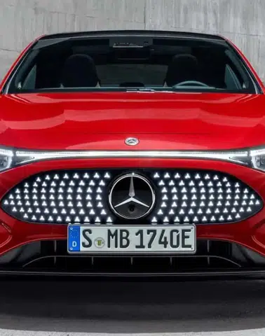 Geleceğin Teknolojisine Ödül: Mercedes-Benz CLA’dan Büyük Başarı