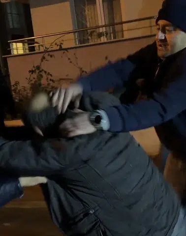 Kedilere Yaktıkları Soba Evlerini Kül Etti, Kavga Çıktı!