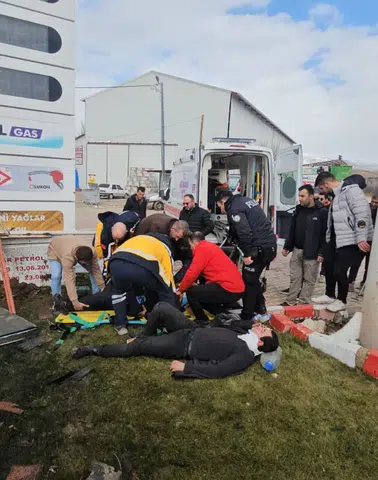 Kontrolden Çıkan Araç Akaryakıt İstasyonuna Daldı!