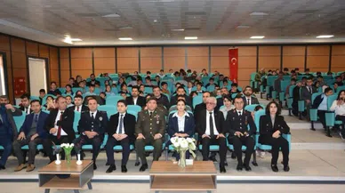 Çanakkale Zaferi'nin 110. Yılında Kangal'dan Anlamlı Tören: Öğrencilerden Duygulandıran Gösteri