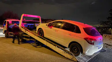 Çalıntı Otomobil Bulundu: Polisten Kaçan Ehliyetsiz Sürücü Yakalandı