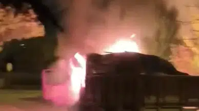 Kayseri'de Park Halindeki Kamyon ve Ticari Araç Alev Aldı