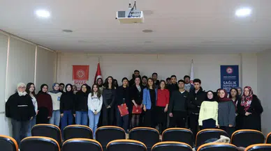 Uzman diş hekimleri, bilgi ve tecrübelerini öğrencilerle paylaştı