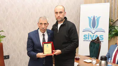 Eğitime Katkı Sunan Öğretmenlere Plaket