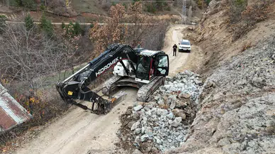 Sivas İl Özel İdaresi Köylerde Altyapı ve Yol Çalışmalarını Sürdürüyor
